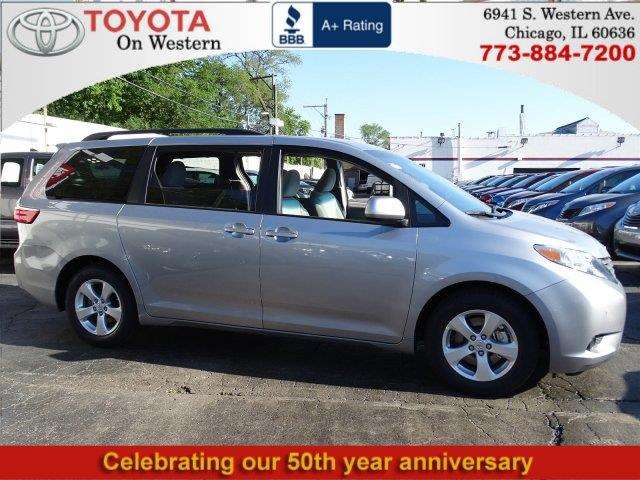 Toyota Sienna 2017 photo 1